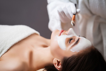 Obraz na płótnie Canvas Pretty woman relaxes during spa treatments at beauty salon