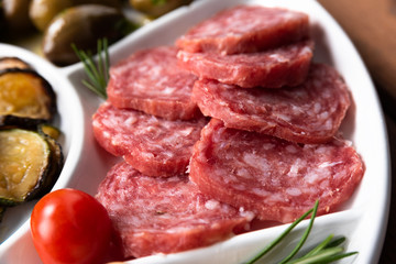 Fette di salame italiano tdel tipo cacciatore, Cucina Italiana