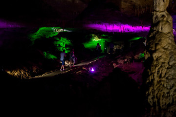 Obraz premium cave with rock growths with illumination