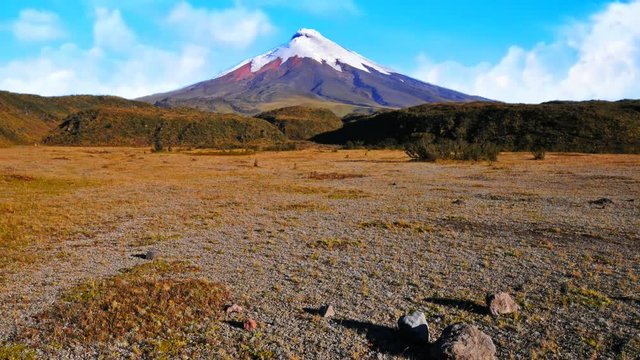 Volc&aacute;n Cotopaxi en los Andes del Ecuador