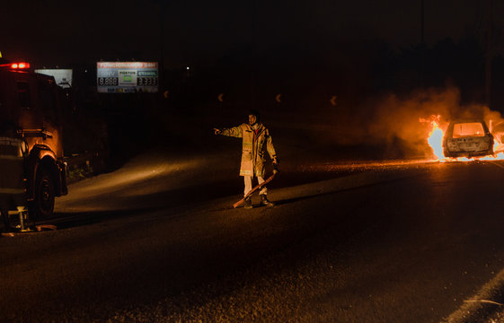 A&ccedil;&atilde;o dos Bombeiros do estado do Rio de Janeiro operaram apagando um inc&ecirc;ndio aparentemente criminoso.