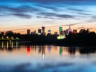 Naklejka premium Warsaw view at night from the Wisła River