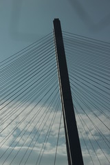 大型のつり橋　曇り空で形が不吉な感じを醸し出している　瀬戸内海のしまなみ海道 - obrazy, fototapety, plakaty