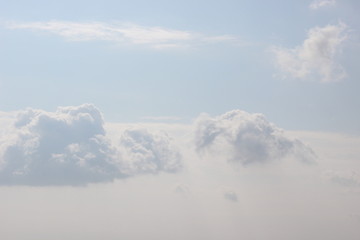 飛行機から見た空と雲