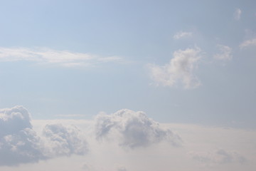 飛行機から見た空と雲