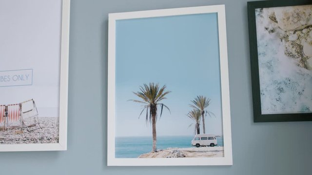 Pictures on the wall showing see wiev beach with palms and the oldschool camper van