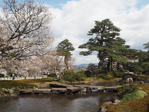 kenrokuen garden in kanazawa