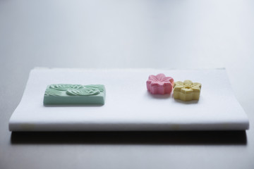 カラフルなお茶菓子