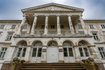 Obraz premium GAUJIENA / LATVIA - SEPTEMBER 2015: Former manor house converted into school, Gaujiena, Latvia