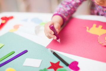 toddler girl  making craft for homeschooling - obrazy, fototapety, plakaty