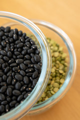 lentilles vertes et haricots noirs 