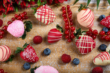 Chocolate dipped strawberries dessert mix ideal for Valentine's Day, Mother's Day, Woman's Day, brunch buffet, birthday or name day celebration party, romantic candy bar with spring March flowers