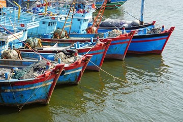 Fototapeta na wymiar colorful fishing fleet in da nang