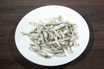 食べる煮干し（小さめのカタクチイワシ。そのまま食べられるが、だしとしても優秀）