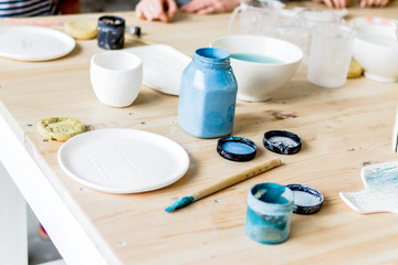 workshop production of ceramic tableware product painting