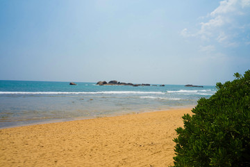 blue indian ocean in sri lanka