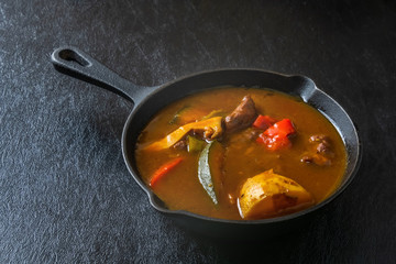 野菜カレー　Curry made in a cast iron frying pan