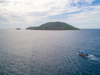 Obraz premium Aerial view of Hon Mun Island or Coral Bay, at Nha Trang Bay, Khanh Hoa, Vietnam. is the most beautiful island in Nha Trang, the region with the most corals and marine species in Southeast Asia