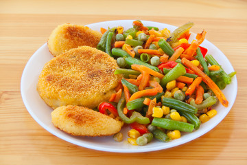 vegetables gorse or tomatoes corn peas bell peppers carrots on plate