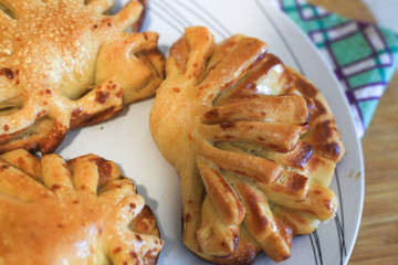 buns with sugar and jam