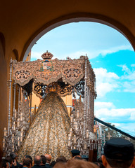 Obraz premium Bajó del cielo a Sevilla