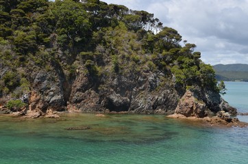 Fototapeta premium Scenic coastline with cliffs and crystal clear blue water in the bay of islands New Zealand