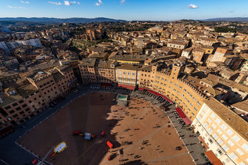 Fototapeta premium Piazza del Campo, aerial view of the ancient town of Siena from the Torre del Mangia (Tower of Mangia). Tuscany, Italy, Europe