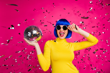 Photo of excited feelings beautiful lady party night club hold disco ball confetti fall wear retro specs yellow turtleneck blue short wig isolated vibrant pink color background