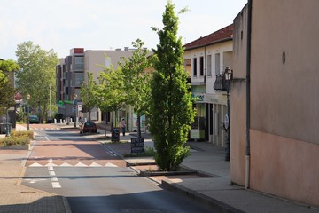 Fototapeta na wymiar La rue Centrale à Corbas - Village de Corbas - Département du Rhône - France