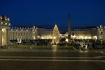 Piazza san pietro di notte a Roma