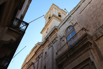 Fototapeta na wymiar baroque carmelite church in mdina (malta)