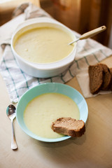  potato soup mashed   in   pot and plate