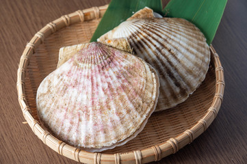 scallop in japanese bamboo basket
