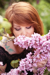 Naklejka premium Portrait femme fleuris
