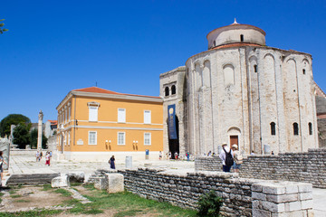 Obraz premium Roman Forum of Zadar, Croatia, with the Church of St. Donatus at the background