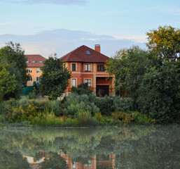 Fototapeta na wymiar House on the lake in a small village 