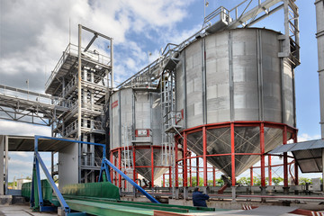  Building Exterior, Storage and drying of grains