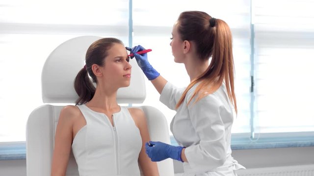 Marking up face before the cosmetology treatment #J8IC149n