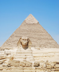 Fototapeta na wymiar The Pyramid of Khafre and the Great Sphinx in Cairo, Giza, Egipt