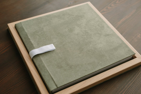 Wedding book in green tones and wood box