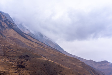 Naklejka premium Mountains with clouds against the sky