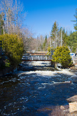Fototapeta na wymiar Rivière du printemps au Québec, Canada, région de Lanaudière