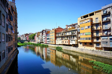 Fototapeta na wymiar Girona am Onyar