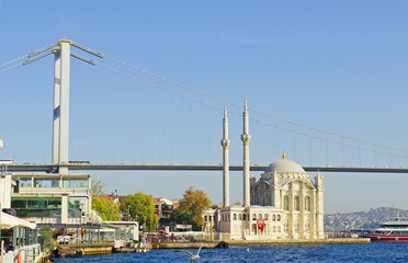 Obraz premium Bosphorus Bridge and Ortakoy Mosque against blue sky, situated at the waterside of Ortakoy pier square, one of the most popular locations on Bosphorus. Turkey, Istanbul, Besiktas