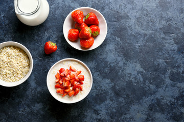 Oatmeal porridge with strawberry