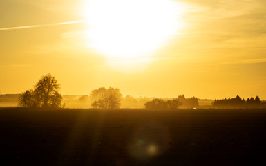 Fototapeta na wymiar Złoty zachód słońca