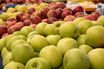 apples in the market