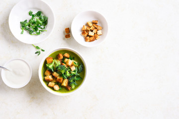 Healthy broccoli green pea soup