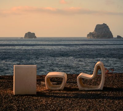 Lugar de descanso en El Hierro, en Frontera, junto al mar un atardecer.