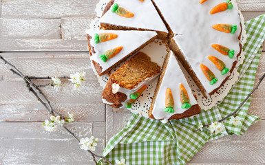 Moehrenkuchen mit Zuckerguss